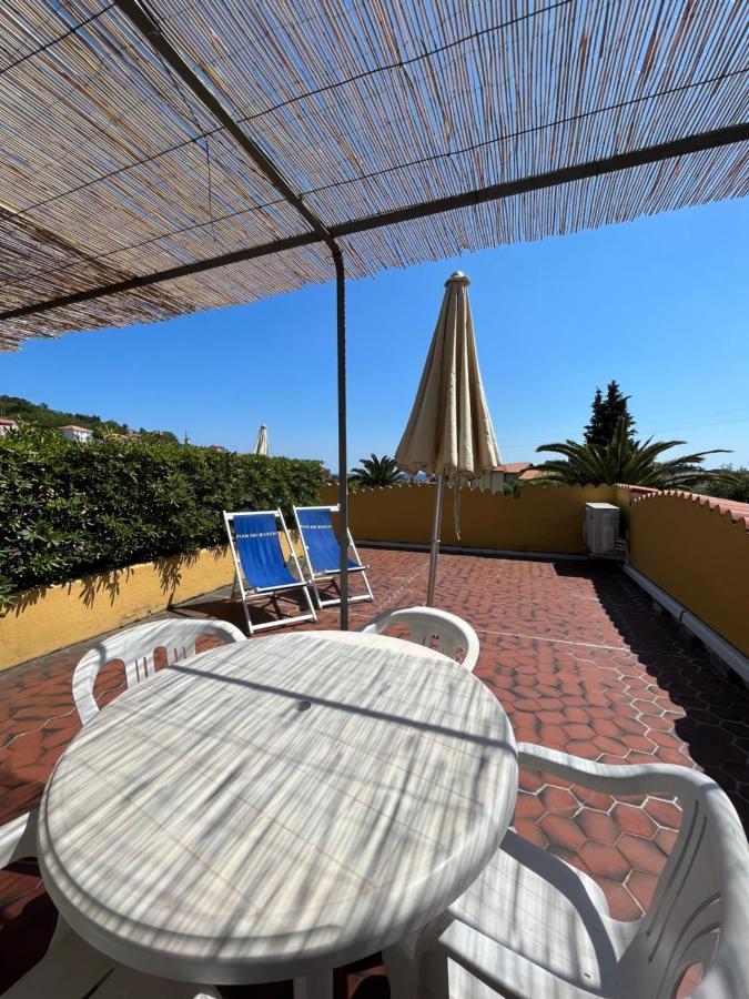 Residence Pian Dei Boschi Pietra Ligure Esterno foto