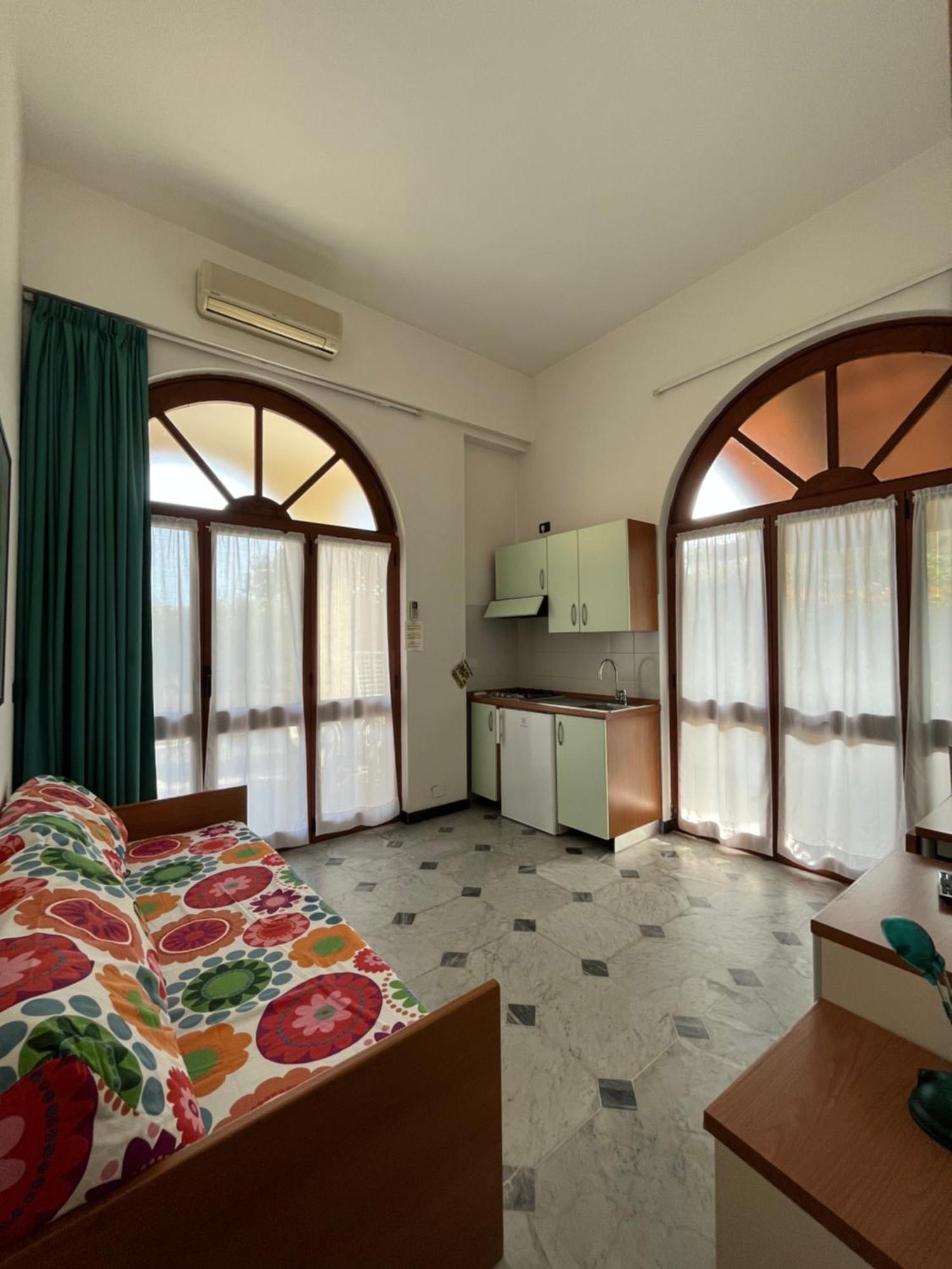 Residence Pian Dei Boschi Pietra Ligure Esterno foto
