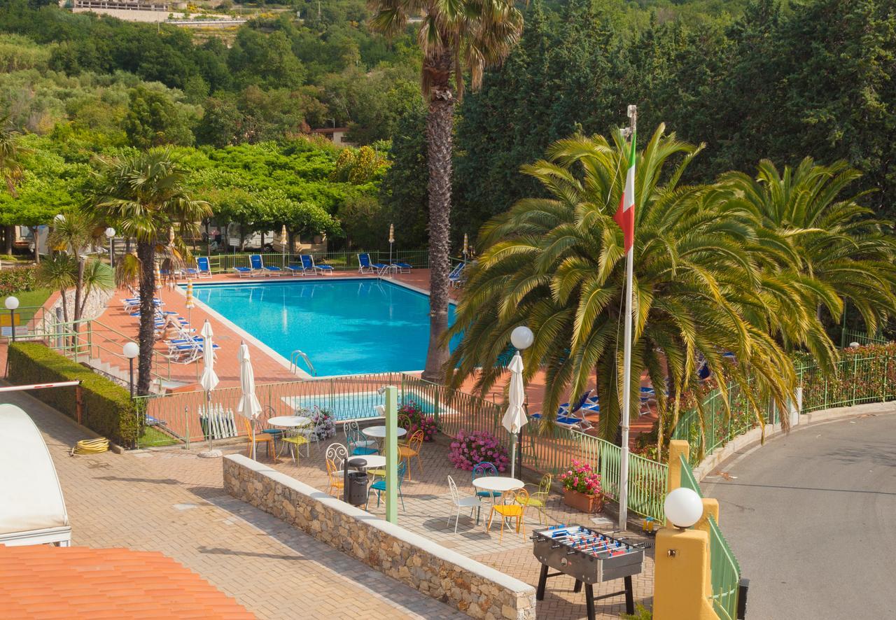Residence Pian Dei Boschi Pietra Ligure Esterno foto
