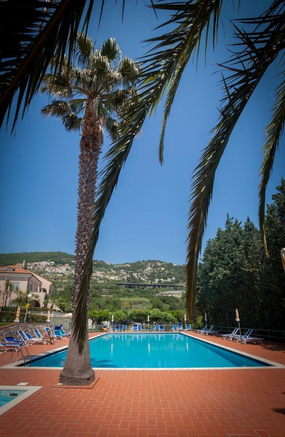 Residence Pian Dei Boschi Pietra Ligure Esterno foto